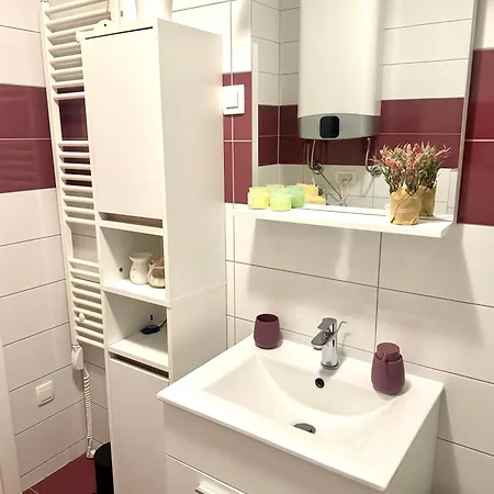 Cozy On Location With Private Parking *