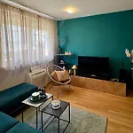Apartman Cozy On Location With Private Parking