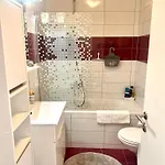 Apartman Cozy On Location With Private Parking *
