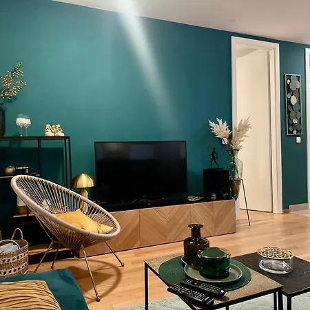Cozy On Location With Private Parking 아파트 *