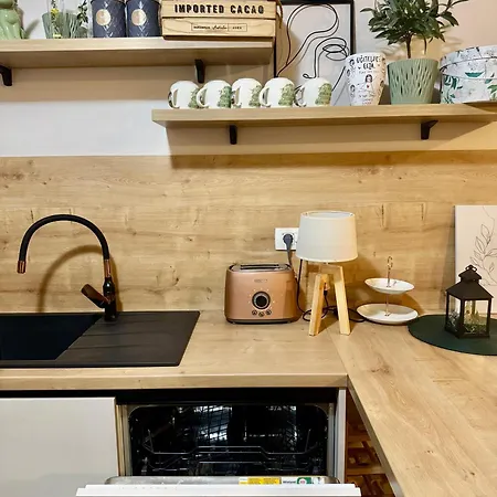 Cozy On Location With Private Parking 아파트 *