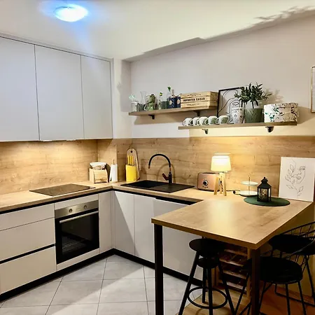 Cozy On Location With Private Parking Διαμέρισμα *