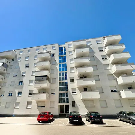 Cozy On Location With Private Parking 아파트