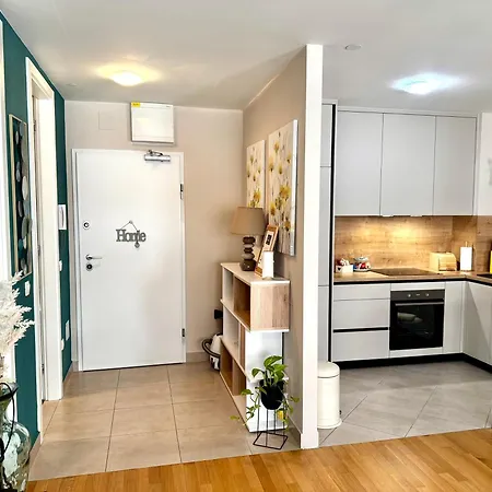 Cozy On Location With Private Parking Διαμέρισμα *