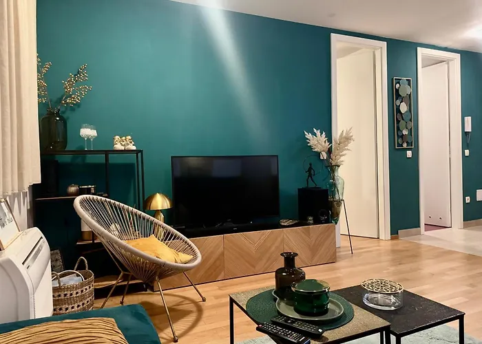 Cozy On Location With Private Parking Διαμέρισμα *