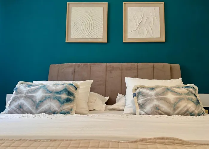 Cozy On Location With Private Parking *