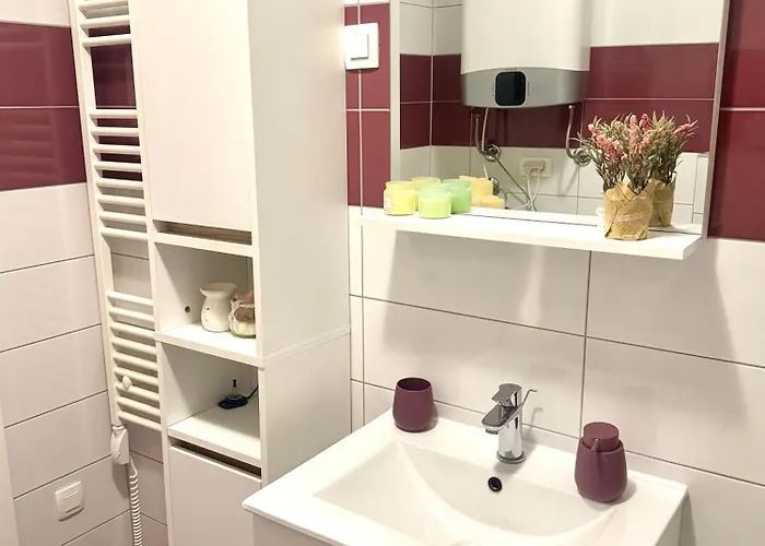 Cozy On Location With Private Parking *