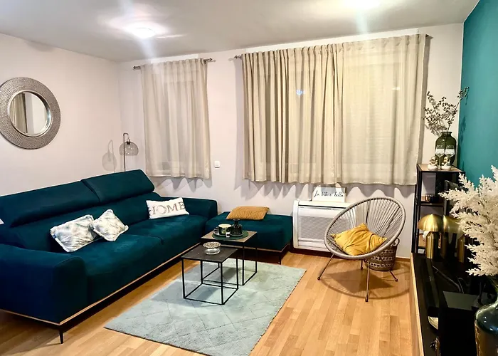 Apartman Cozy On Location With Private Parking